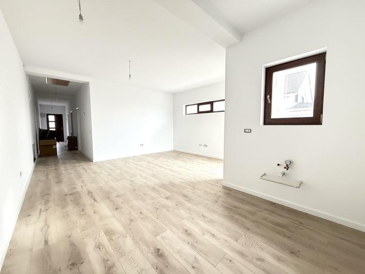 Duplex cu 3 camere cu Canalizare în Sânandrei