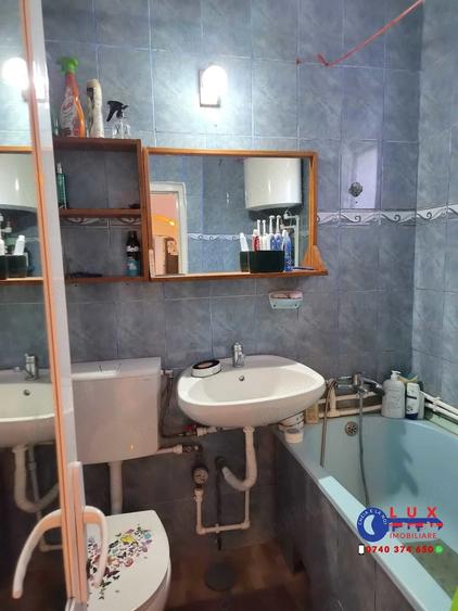 Apartament cu 3 camere semidecomandat în Babadag