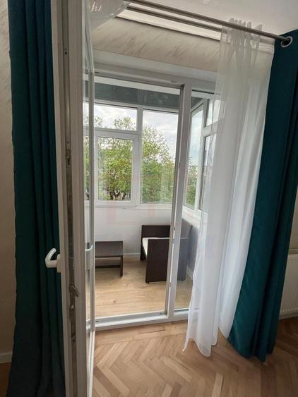 Apartament cu 3 camere semidecomandat, mobilat în Central