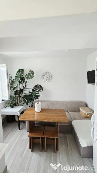Apartament cu 3 camere semidecomandat în Central