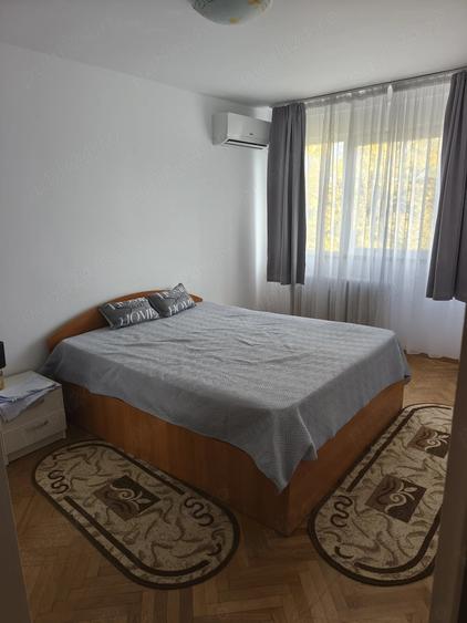 Apartament cu 3 camere semidecomandat în Apusului