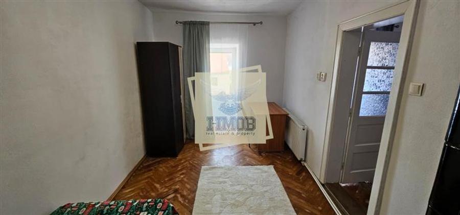 Apartament cu 4 camere semidecomandat în Aeroport