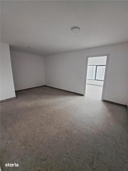 Spațiu comercial, de 460 mp, în Balotești