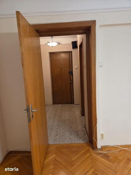 Apartament cu 3 camere semidecomandat în Cotroceni