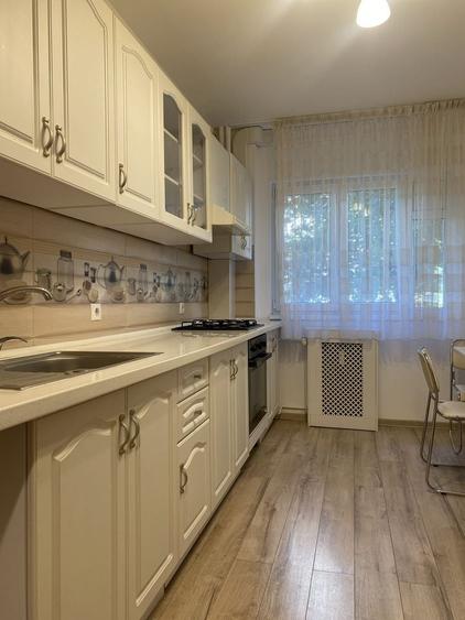 Apartament cu 3 camere decomandat în Valea Ialomiței