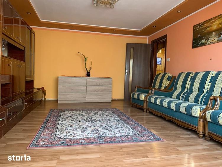 Apartament de vanzare, cu 3 camere, mobilat si utilat, in zona Dambovi - 1