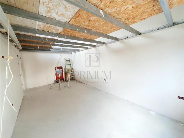 Apartament cu 3 camere semidecomandat în Dumbrăvița