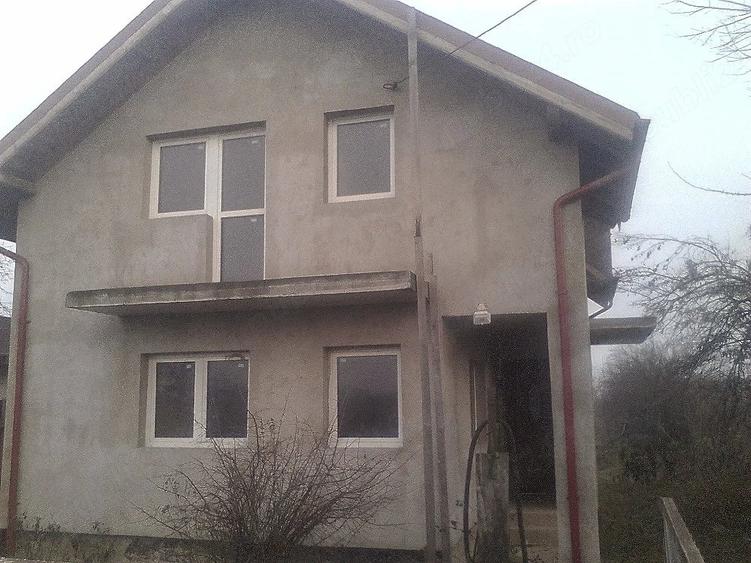 Casă cu 3 camere cu Teren 1000 Mp în Adunații-Copăceni