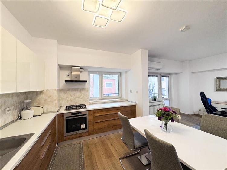 Apartament cu 3 camere semidecomandat, mobilat în Herăstrău