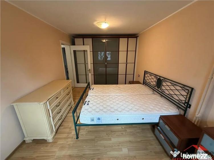 Apartament cu 4 camere decomandat în Central