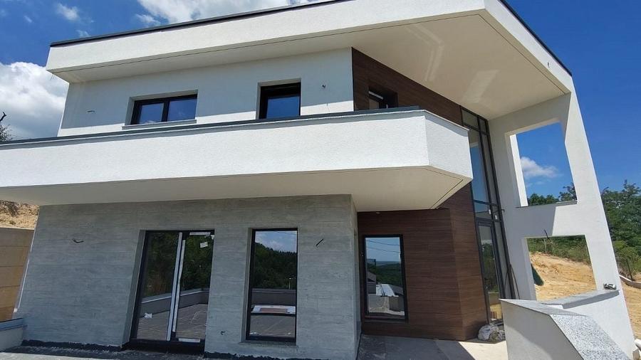 Casă individuală cu 5 camere cu Canalizare în Feleacu