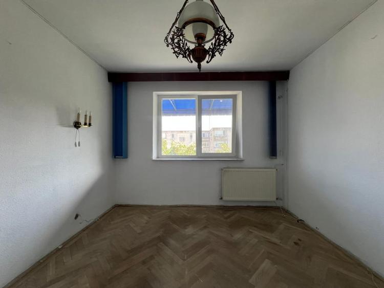 Apartament cu 3 camere decomandat, mobilat în Tomis II