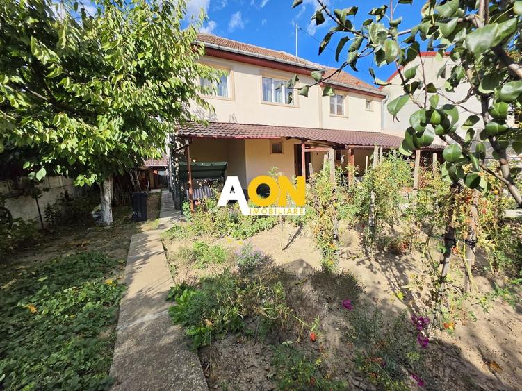 Casă individuală cu 5 camere cu Canalizare în Central