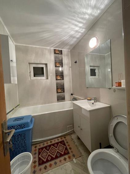Apartament cu 3 camere decomandat, mobilat în Canta