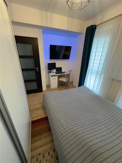 Apartament cu 3 camere semidecomandat în Galata