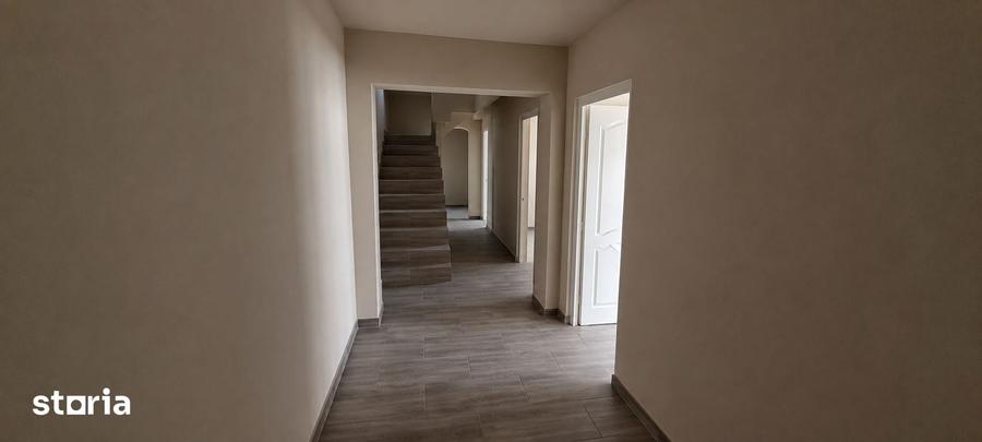 Apartament cu 8 camere în Central