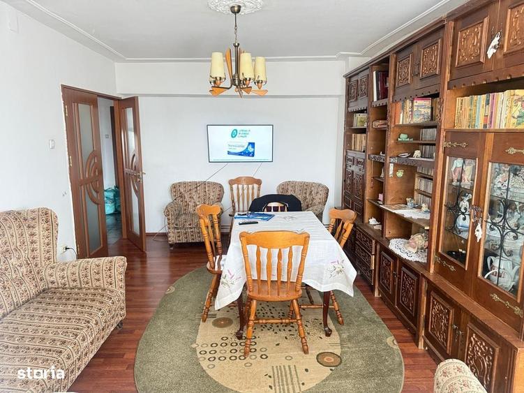 Apartament cu 3 camere decomandat în Central