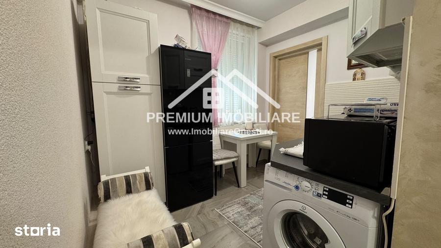 Apartament spa?ios cu 3 camere One?ti, zona centrala - 15