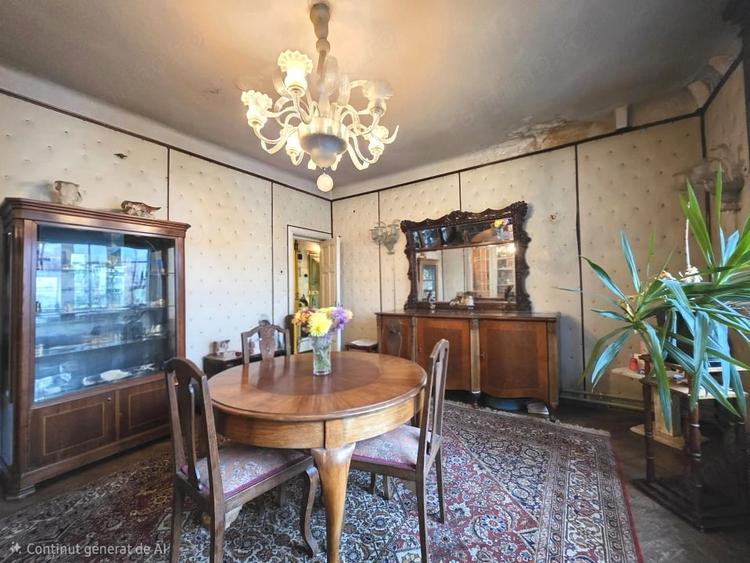 Apartament cu 5 camere decomandat în P-ța Universității