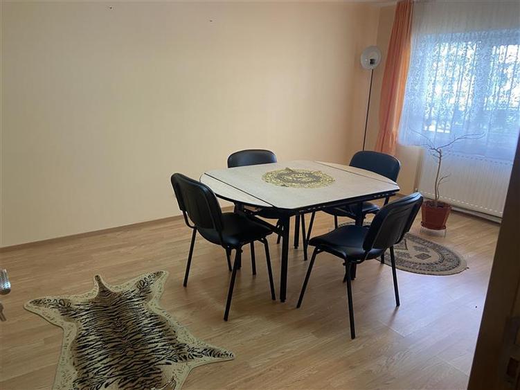 Apartament cu 3 camere decomandat, mobilat în Central