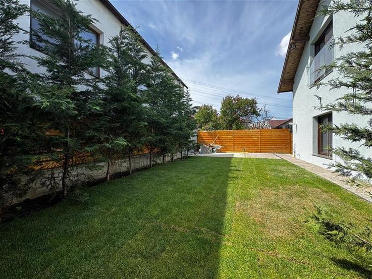 Duplex cu 4 camere cu Canalizare în Gruia