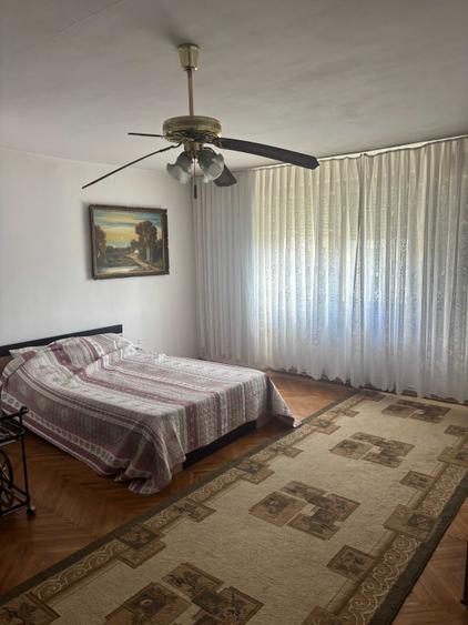 Apartament cu 3 camere decomandat în Pandurilor
