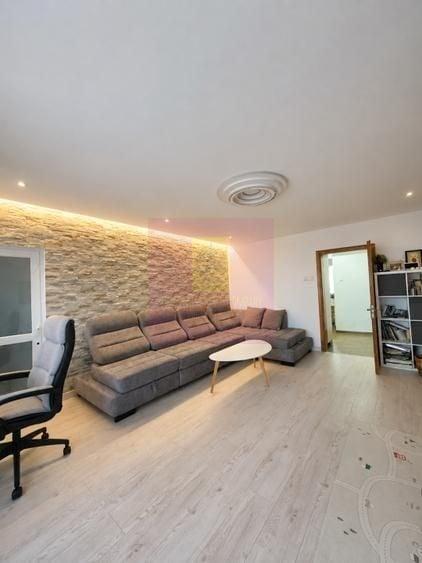Apartament cu 3 camere decomandat în Unirii