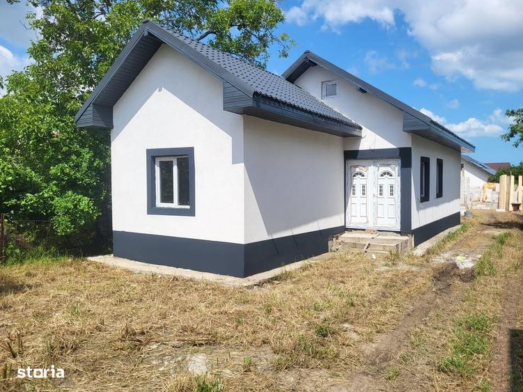 Casă cu 3 camere în Lumina