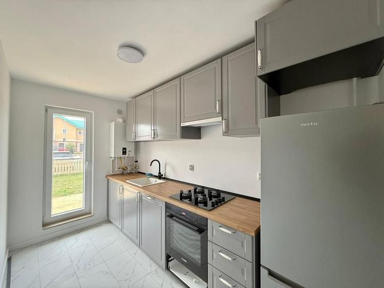 Apartament cu 3 camere decomandat în Ștefăneștii de Jos