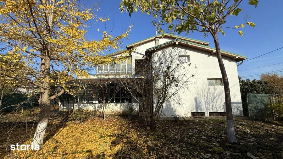 Casă cu 10 camere cu Teren 1569 Mp în Central