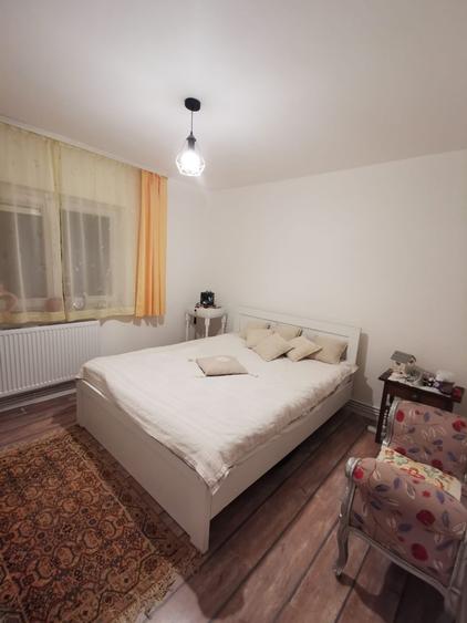 Apartament cu 3 camere decomandat în Piața Centrală