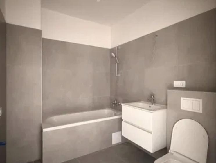 Apartament cu 3 camere decomandat în Florești