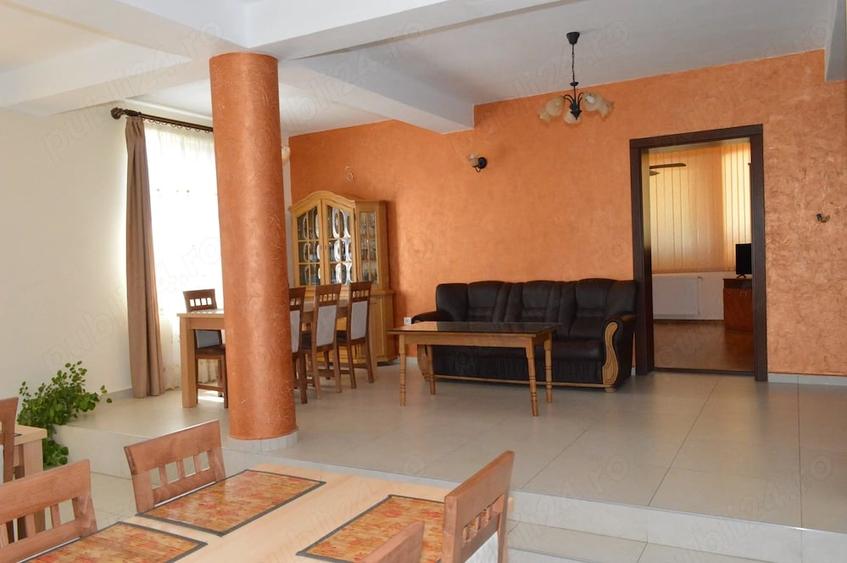 Casă cu 8 camere cu Teren 1200 Mp în Sânmartin