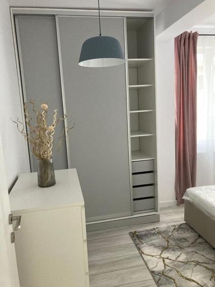 Apartament cu 3 camere decomandat în Florești