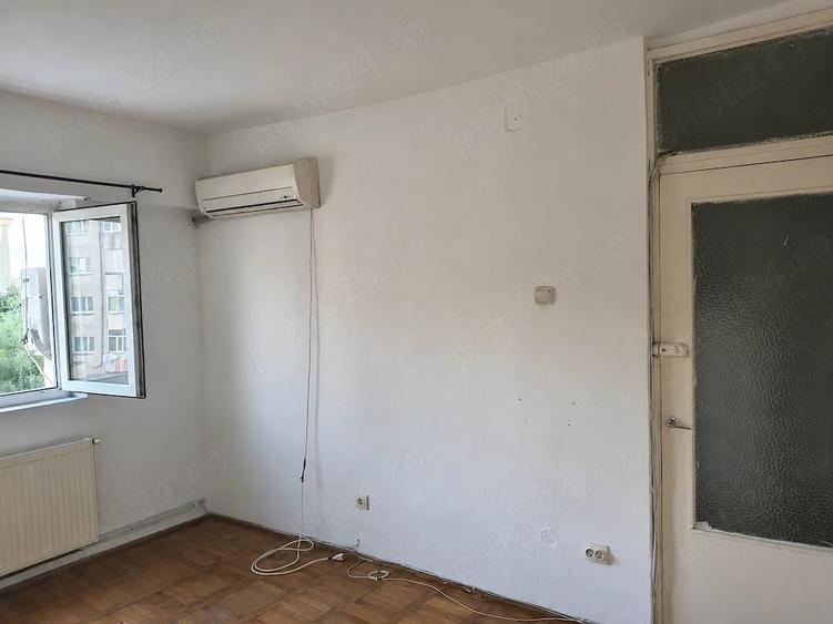 Garsonieră decomandată în Central