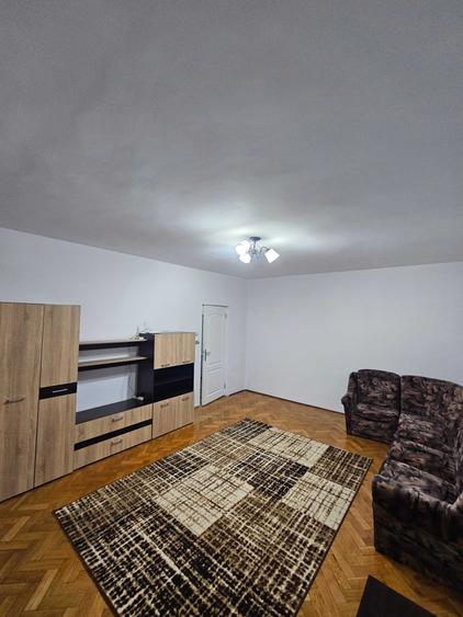 Apartament cu 2 camere decomandat în Plopilor