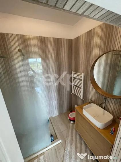 Apartament cu 3 camere semidecomandat în Central