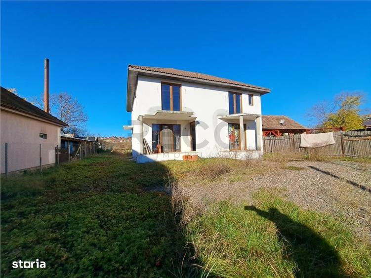 Casă cu 4 camere cu Teren 1276 Mp în Lugașu de Sus