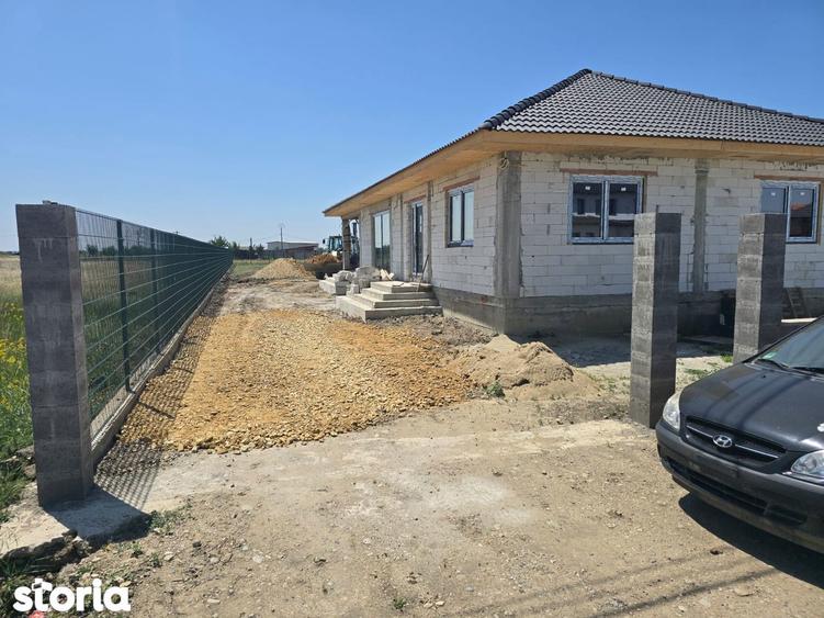 Casa de vanzare cu 3 camere , 220 mp - 1