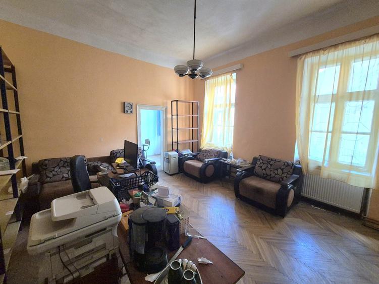 Apartament cu 2 camere nedecomandat în Central