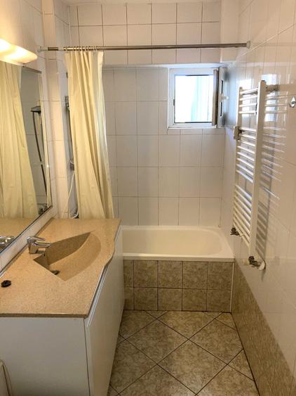Apartament cu 4 camere decomandat în Victoriei