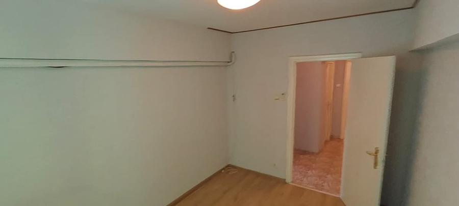 Apartament cu 3 camere decomandat în Tineretului