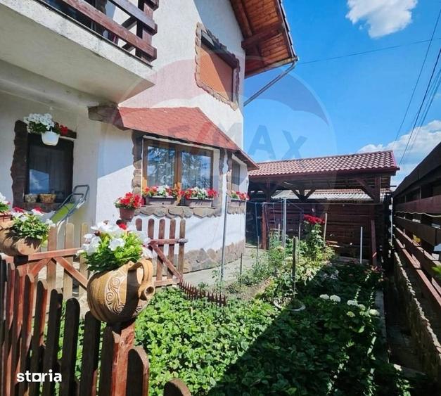 Casă cu 7 camere cu Teren 342 Mp în Tokai