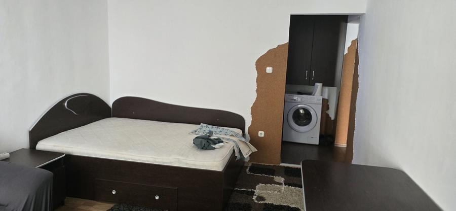 Garsonieră decomandată în Rogerius