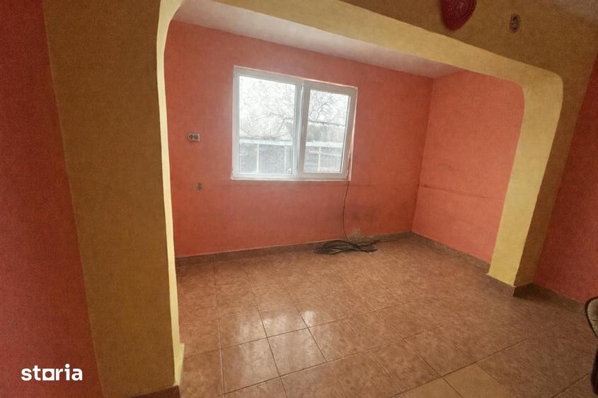Casă cu 6 camere cu Teren 997 Mp în Filipești