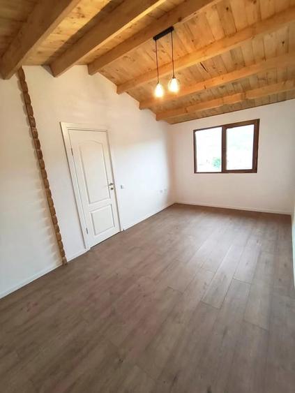 Casă cu Teren 606 Mp în Ruși