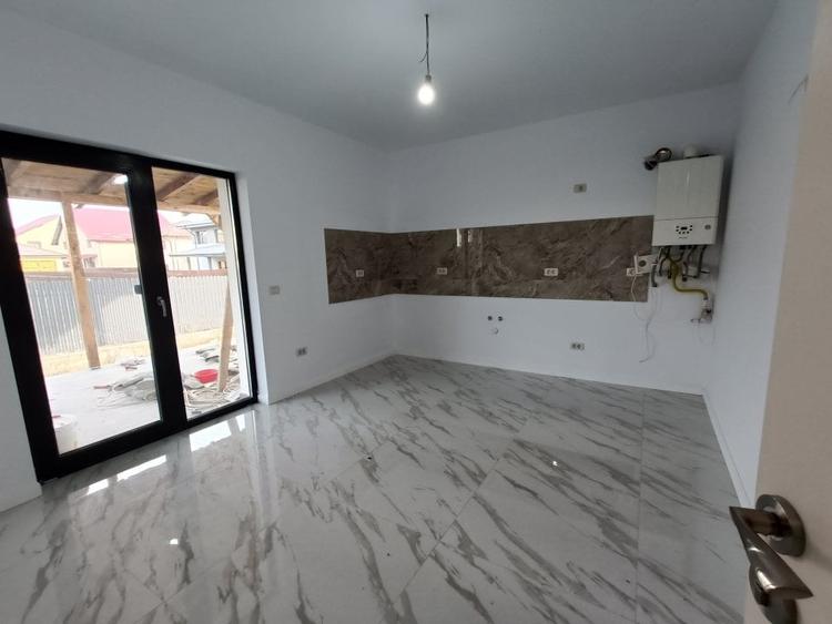 Casă individuală cu 4 camere cu Canalizare în Popas Păcurari
