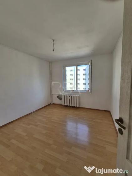 Apartament cu 3 camere decomandat în Basarabia