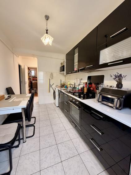 Apartament cu 3 camere semidecomandat, mobilat în Central