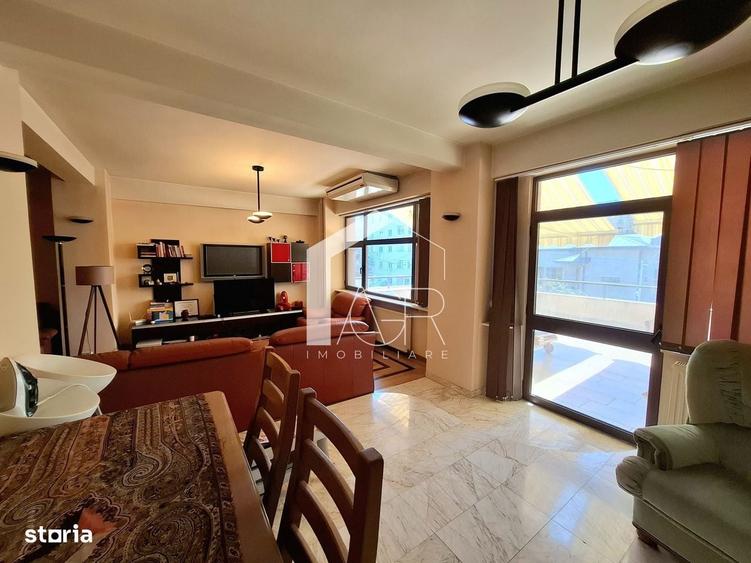 Apartament cu 4 camere decomandat în Democrației